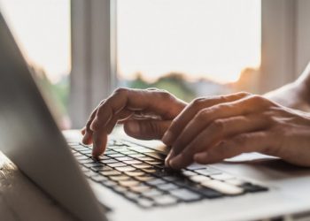 Работодателите могат да въвеждат гъвкаво работно време и дистанционен труд срещу вируса