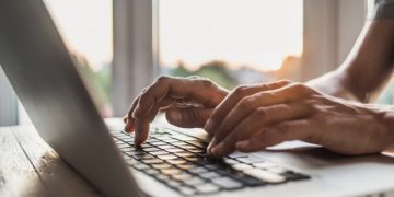 Работодателите могат да въвеждат гъвкаво работно време и дистанционен труд срещу вируса