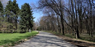 Топлото време, хората и глобите