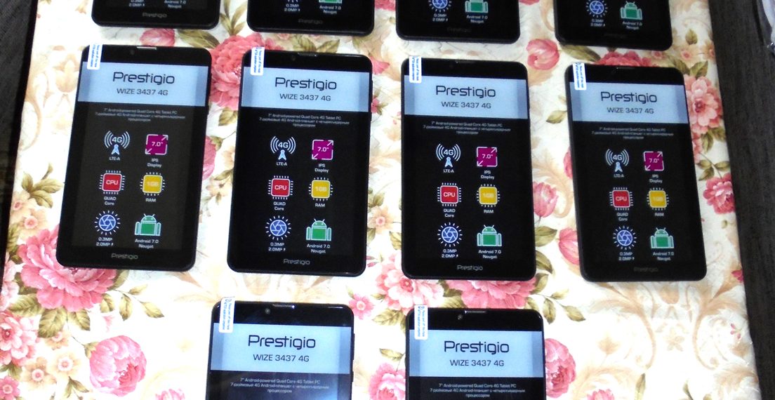 Основното училище в Добромирка – с дарение от 10 нови таблета