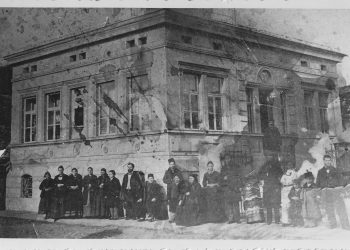 Първата библиотека в Севлиево