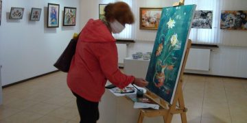 “Следпандемично” е първата изложба, която откриха в градската галерия