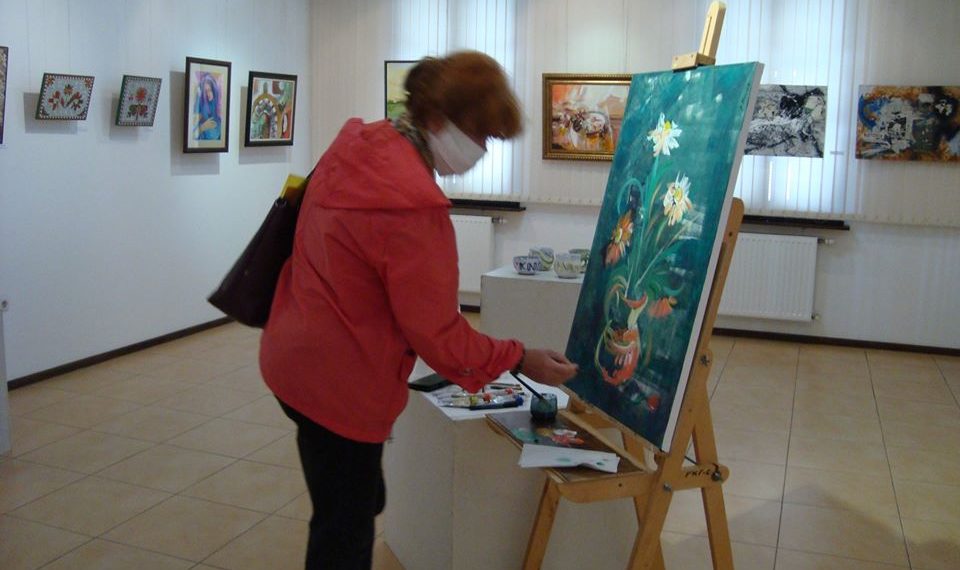 “Следпандемично” е първата изложба, която откриха в градската галерия