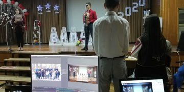 Последният час на класа за уникалния випуск 2020 в гимназията бе виртуален