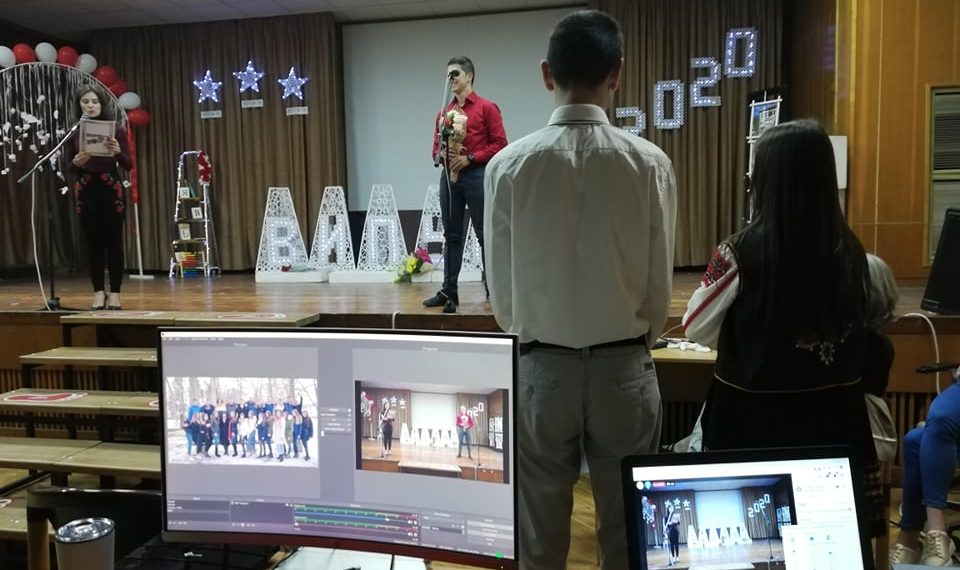 Последният час на класа за уникалния випуск 2020 в гимназията бе виртуален