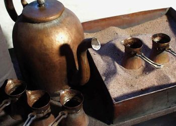 Гледайте си на кафе в Мотковото кафене в музей “Етър”