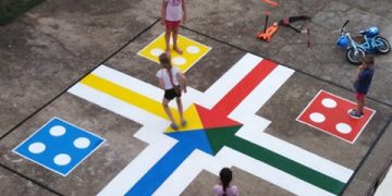 Дворът на СУ “Васил Левски” – място и за образователни игри