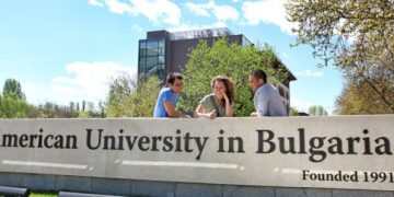 Трима гимназисти – с отлични резултати на състезание в Американския университет в Благоевград