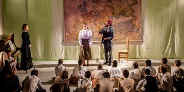 В кулоарите на габровския театър – “Зад кулисите на “Под игото”