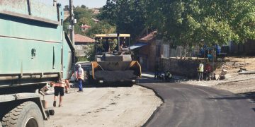 Продължават ремонтните работи на пътя с. Крушево-с. Младен