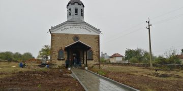 Камбанен звън извести обновлението на църквата в с. Младен
