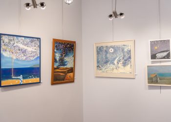 Анжела Минкова не успя да дойде за откриването изложбата си, очакваме я за закриването