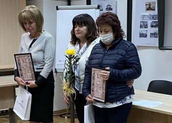 Галина Христова и Ана Жекова от гимназията – “Учители – будители на бъдещето”