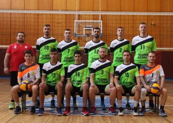 Волейболистите започнаха първенството с победа