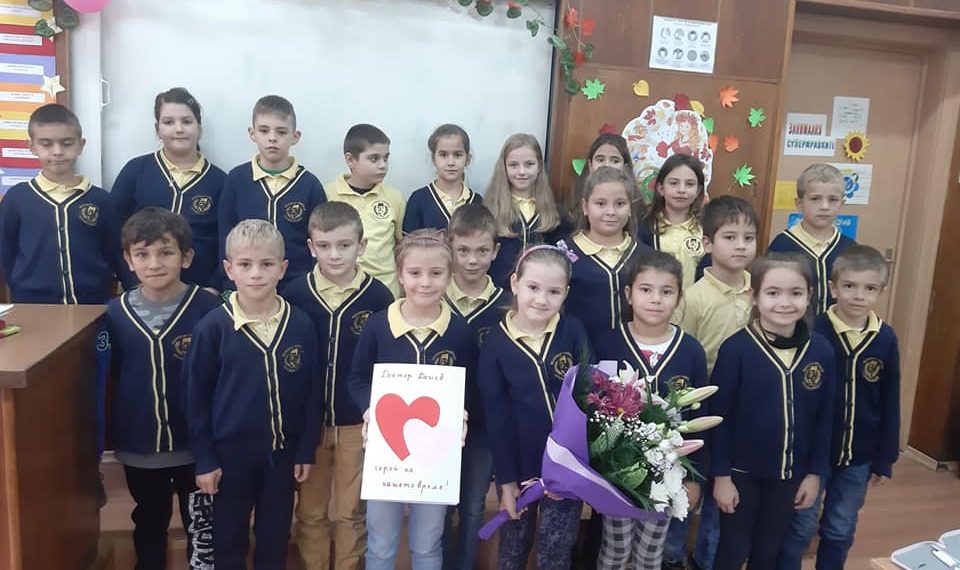 Второкласници подкрепиха морално инфекциониста д-р Дешев