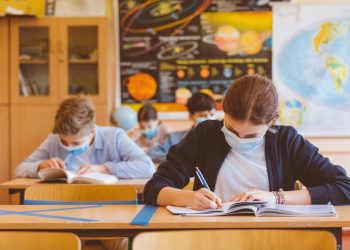 136 семейства с първокласници и 94 – с осмокласници, получават социална помощ