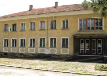 Читалището в Богатово с благородна кауза, ще зарадва медиците с коледни картички