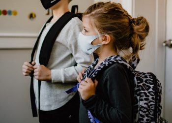 117 молби за месечна помощ във връзка със затварянето на детските заведения и училищата