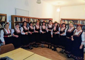 Певиците от Горна Росица с нови сукмани
