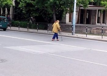 Пътна полиция следи за неправилно пресичащи пешеходци