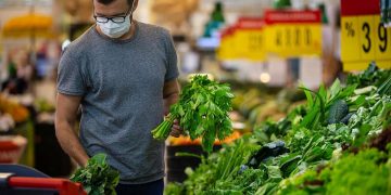 На петъчния пазар в Севлиево всички с маски – търговци и клиенти