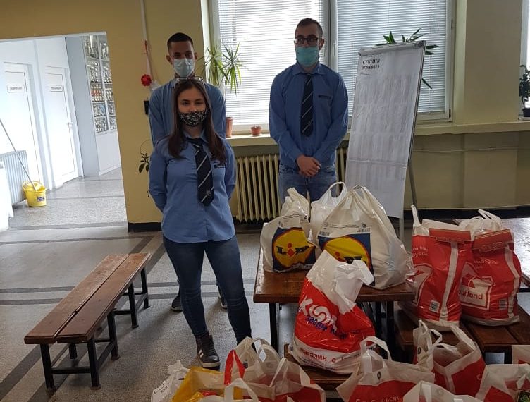 Ученици от ПГМЕТ отново с благороден жест – зарадваха хора в неравностойно положение