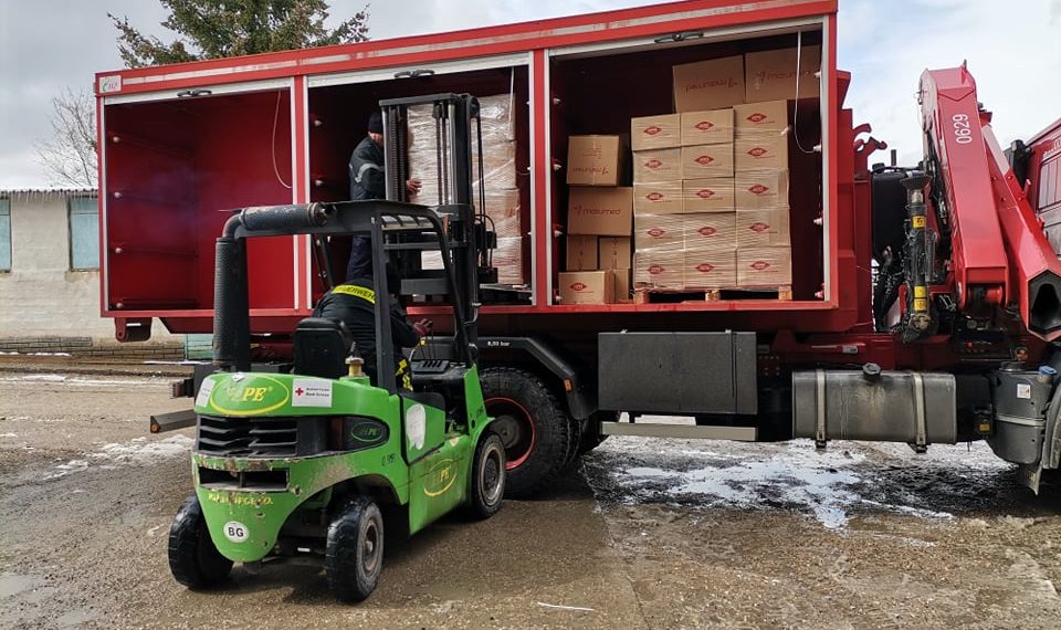 Личните предпазни средства и дезинфектанти за изборната администрация пристигнаха