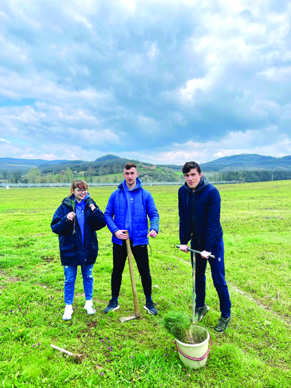 Интерактори и доброволци от Младежкия център осигуриха по-чист въздух на бъдещите поколения