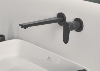 Дръзнете да бъдете различни с новия копринено черен цвят на “Идеал Стандарт”