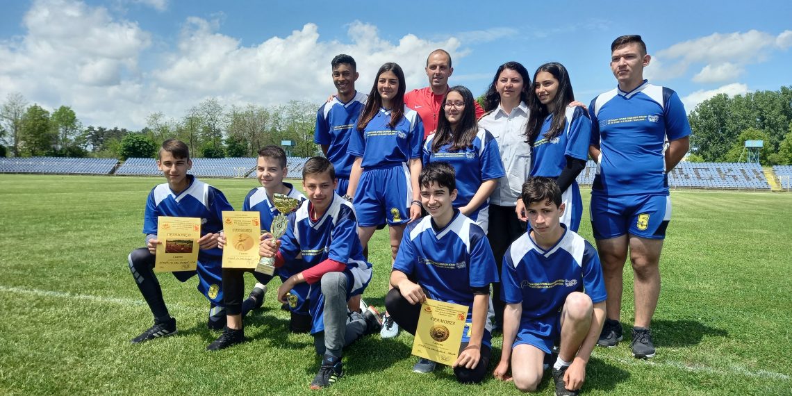 Отборът на ПГМЕТ “Ген. Иван Бъчваров” – областен първенец в състезанието “Млад огнеборец”