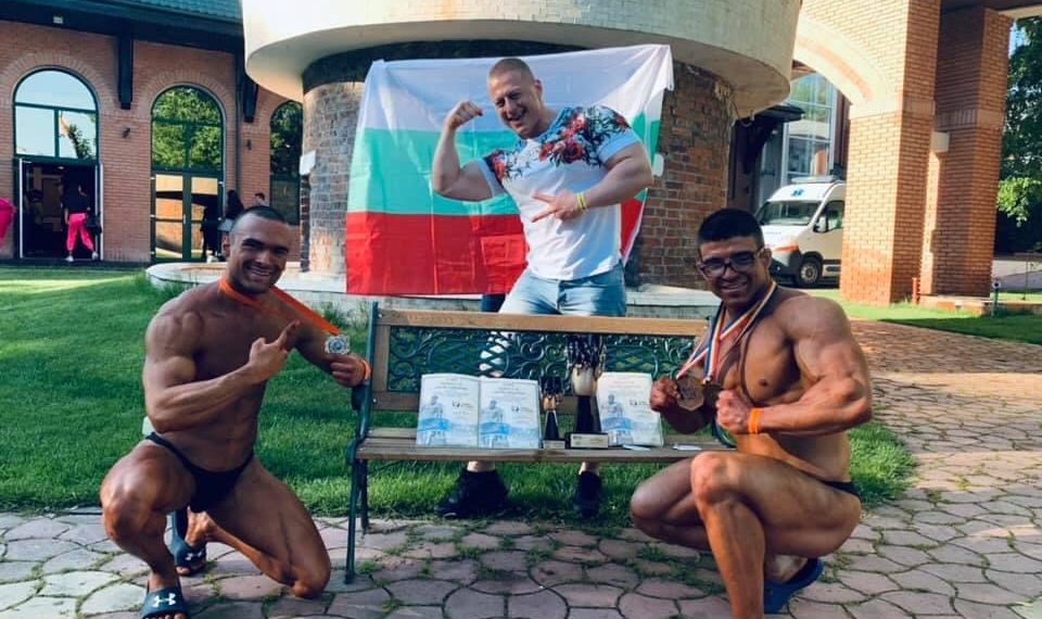 Злато, бронз и три медала по културизъм завоюваха Алекс Алексиев и Валентин Бенев