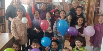 Читалищната библиотека в с. Петко Славейков посрещна скъпи гости