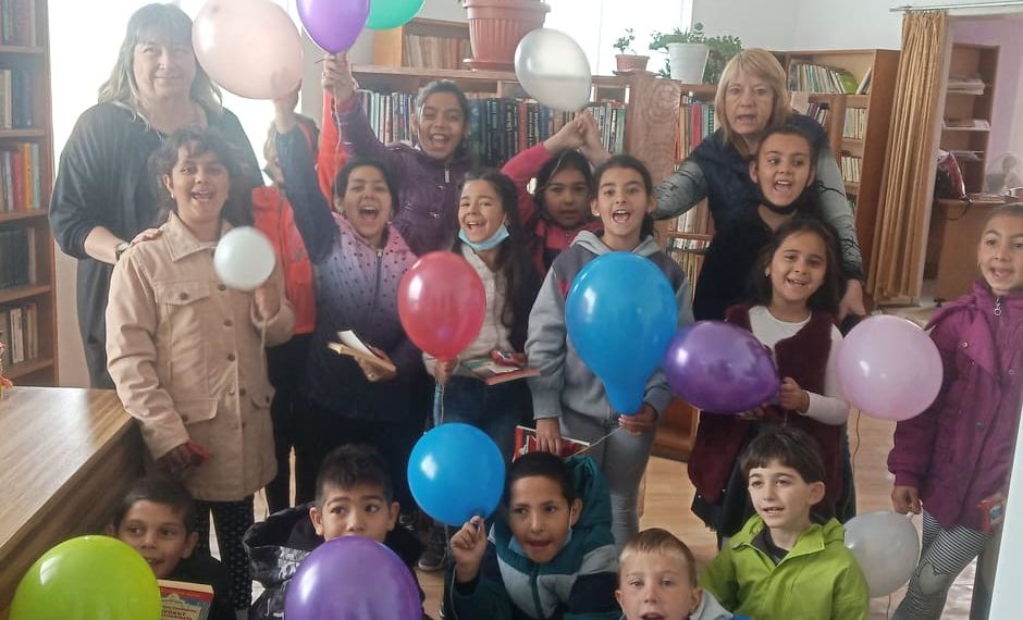 Читалищната библиотека в с. Петко Славейков посрещна скъпи гости