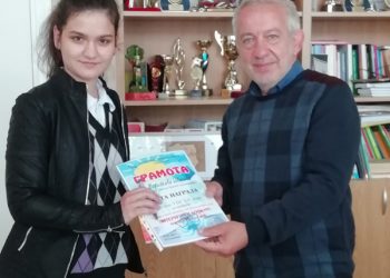 Ученици от Гимназията с награди за поезия от конкурса на Градската библиотека