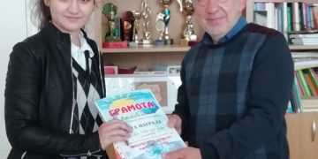 Ученици от Гимназията с награди за поезия от конкурса на Градската библиотека