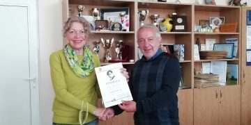 Мелнур Нуриева и преподавателката й Даниела Йорданова – с награди от конкурса “Гео Милев”