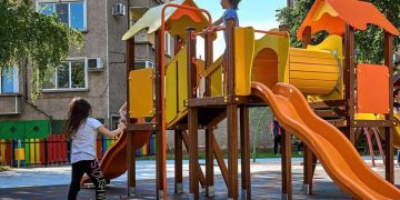 Още една обновена детска площадка в Севлиево