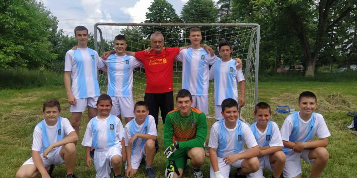 Младите футболисти от Горна Росица – с нови екипи