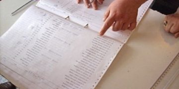 Правим справки в избирателните списъци