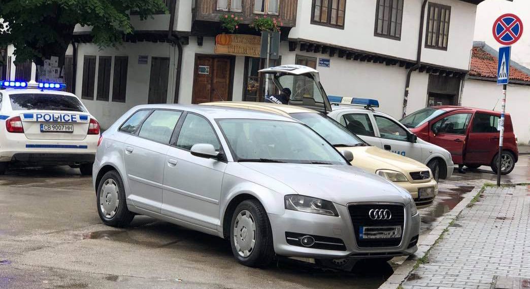 Мъж почина минути след като избегна катастрофа с друга кола