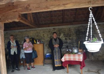 Курбан за здраве и благополучие раздадоха на Свети Дух в Сенник