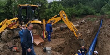 Независимо от лошото време, работата по подмяната на тръбите по източния  водопроводен клон продължава