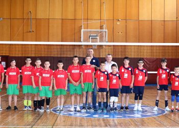 Радостин Стойчев към младите волейболисти от “Раковски-1964”: “Ако се научите да побеждавате себе си, ще побеждавате и другите”