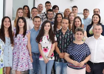 20 студенти на летен стаж в “Идеал Стандарт – Видима”