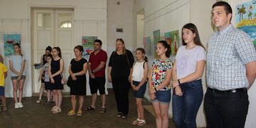 Ярка, свежа и с безгранично въображение е годишната изложба на децата от школа “ВВ – Арт”