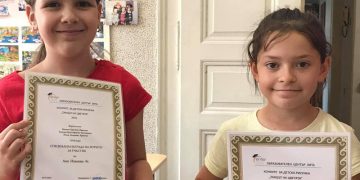 Шест малки художници от арт център “Видима” с награди от конкурса “Танцът на цветята”