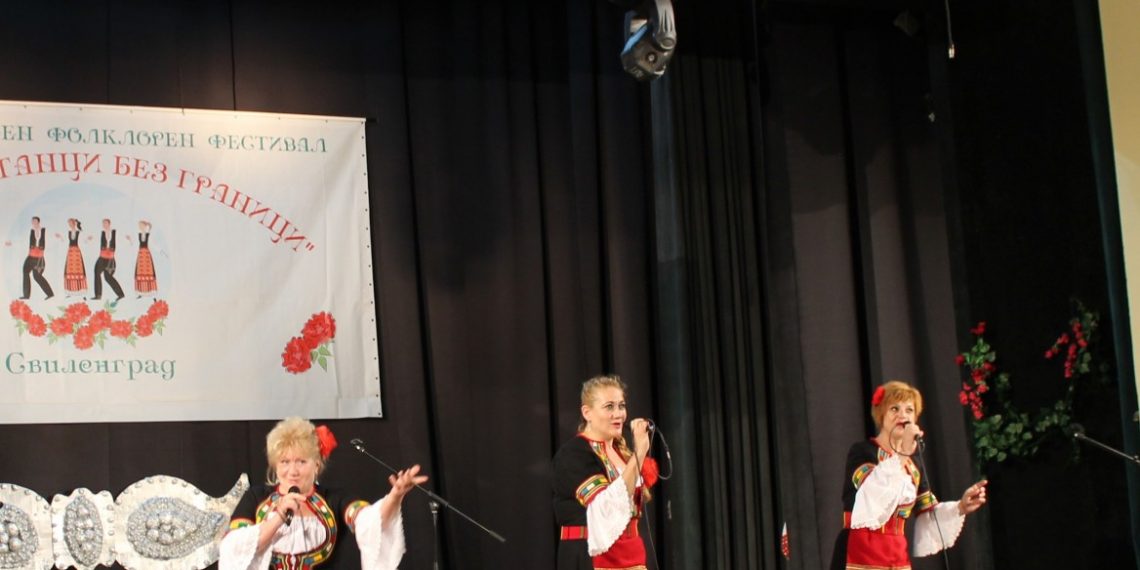 Лауреатско звание и специална награда за трио “Звън”