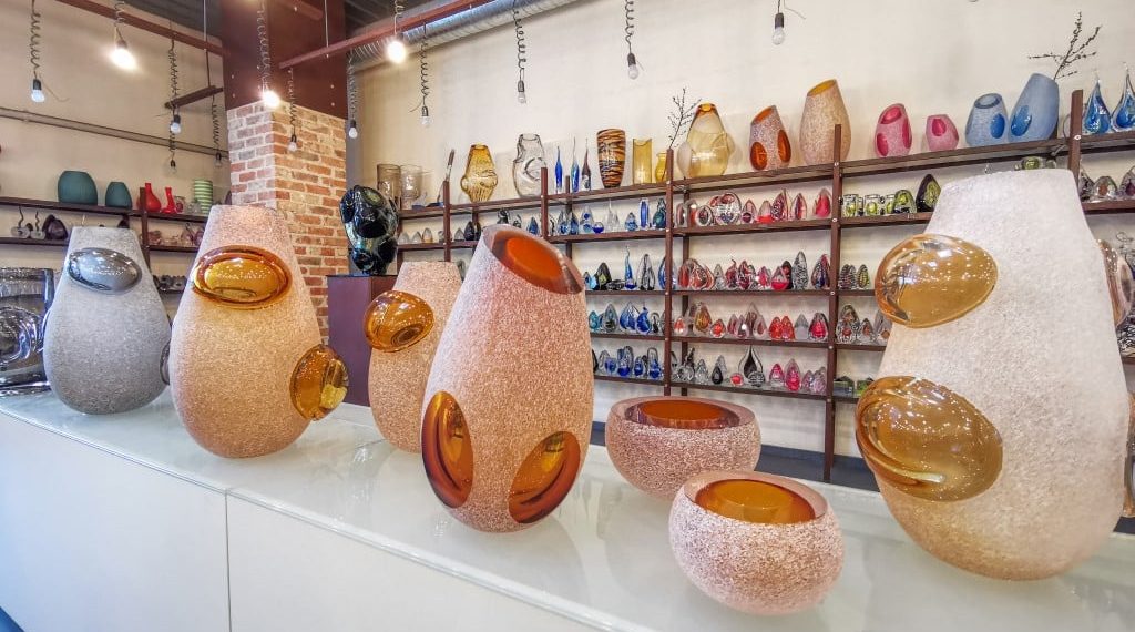 Община Севлиево представя училището по стъкларство във Валашке Мезиричи на “Стъклена плетеница”