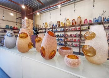 Община Севлиево представя училището по стъкларство във Валашке Мезиричи на “Стъклена плетеница”