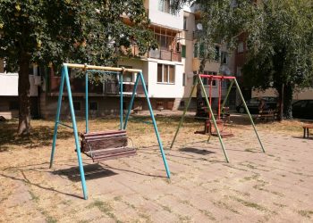 Общината ще ремонтира детска площадка в ж.к. “Димитър Благоев”